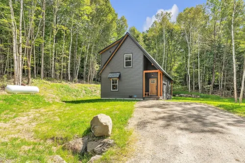 Experience Luxury & Adventure: New 2BR/Loft Near Burke Ski Mtn & Kingdom Trails!