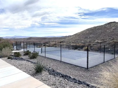 Poolside St. George Getaway, 4 BD/3.5 BA Lofts Townhome Отели в г. Санкт-Джордж