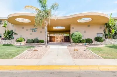 Heated Pool, Breakfast Included, Fast Internet, Walkable to Old Town Scottsdale Hotel a 