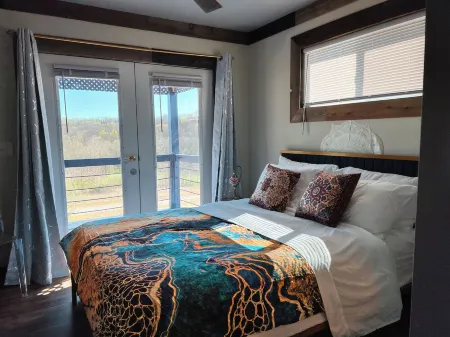 Unique Waterfront Nature Cabin Hot Tub Sauna 3 mi from Hocking Hills St Pk