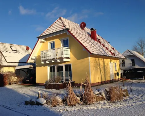 1st location on the beach of Lake Kummerow, a pleasure not only in summer Hotels in Verchen