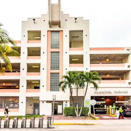 Luxurious Ocean Front Condo in The Carlyle at Miami Beach on Ocean Drive