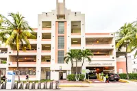 Luxurious Ocean Front Condo in The Carlyle at Miami Beach on Ocean Drive - Jacuzzi