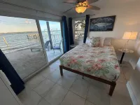 Beach+Dock+Pool+2 SUPs+2 Kayaks+Fishing+Water Views,Duplex,140 steps to Beach