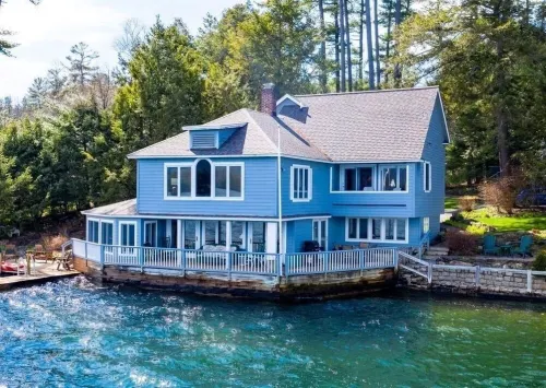 Lakefront house in the town of Bolton right on the water with private dock space