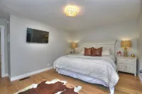 Mountain views. Montecito, Beach, Santa Barbara, large home. Separate Studio. - balcony