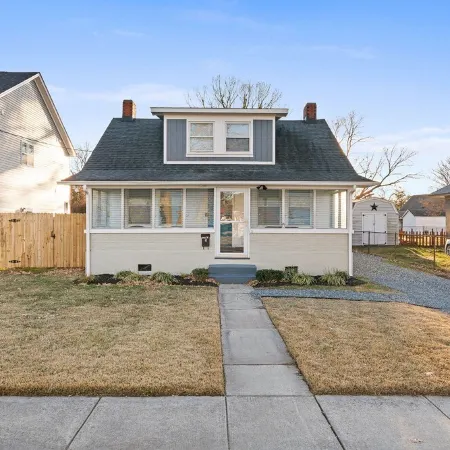 Charming 2 bed 1 bath near Langley Air Force Base