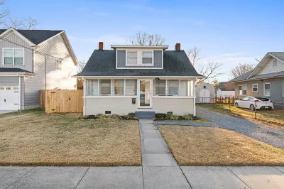 Charming 2 bed 1 bath near Langley Air Force Base Hotels near Boo Williams Sportsplex