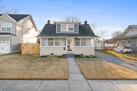 Charming 2 bed 1 bath near Langley Air Force Base