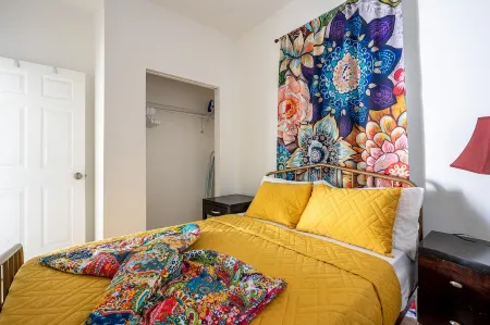 Cute little home with free parking - La Haciendita