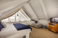 Summer Special! Indian Lake Chalet w/ Dock & Golf – Relax & Unwind