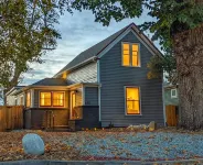 Downtown, beautifully remodeled entire home 래빗 마운틴 오픈 스페이스 주변 호텔