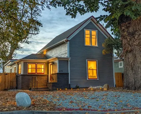 Downtown, beautifully remodeled entire home