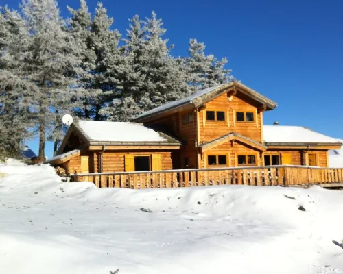 authentic Scandinavian log cabin Hoteles en Le Dévoluy