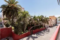 Spacious and bright apartment with large terrace next to the beach of S / C de la Palma 5 p.