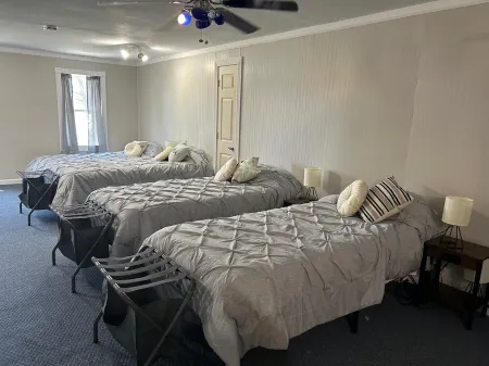 A Cosy Family Retreat In Nature, Or Perfect Romantic Getaway for Two! Отели в г. Оглейз