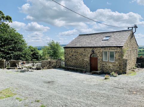 One bed Detached Converted Barn With Panoramic Views of the Wharf & Aire Valley