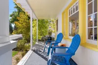 Charming Cottage Downtown