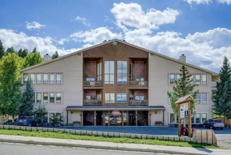 The Slopeside Haven Condo - 300 Feet to Ski Lifts - GoldCreek #102