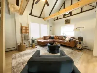 NEW Quaint 2 bedroom near Newfound lake, hiking, skiing, hot tub & star gazing! Hotel a Alexandria