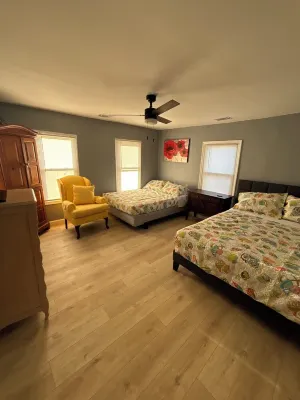 Charming 4-bedroom house in Cambridge. the hart Of Eastern Shore, with WiFi, AC