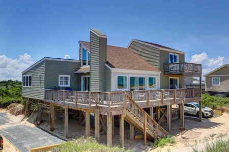 Luxury Oceanfront home in South Nags Head!