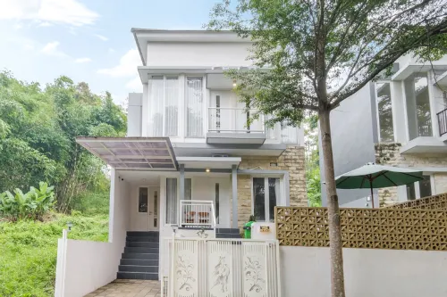 Calma Edelweiss Villa Lawang Malang - Villas