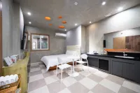 Jeonju Sinsigaji Hotel U