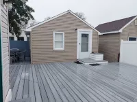 Newly renovated studio bungalow six minutes walking distance from the DE Bay