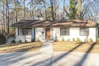 4Bd Cozy Urban Escape 5 Mins to Dwtn & WakeMed. Movie Room and Arcade Game! Hotels near Hamrick's of Raleigh