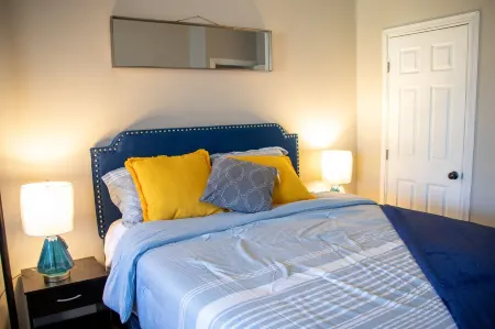 Beautiful 2 Bedroom Apt near PHL Airport/95 Отели в г. Делавэр