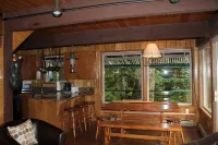 SKY RIVER CABIN-     VIEWS,    CLOSE TO HIKING