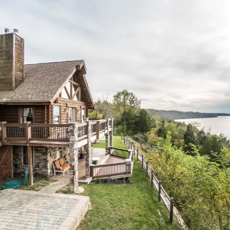 Riverview Log Cabin Lodge Near Creation Museum & Arc Encounter