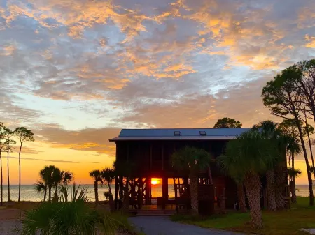 Bayfront 6 bedr 4 baths sleeps 13 porches elevator dock ocean 5 min walk