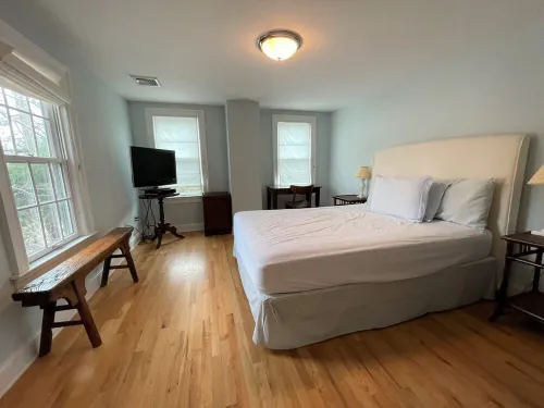 East Hampton Village Getaway - right off Main Street