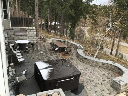 7 Bedroom Spacious Lead Home with Game Room and Hot Tub