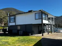 The Perch - Luxury House on the Lake