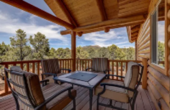 Spacious 4Br Cabin Near Zion · Stargazing Deck, Trails, Pool Table & Family Fun