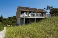 Spectacular Private Waterfront Cottage on Bayside. Panoramic Views. Pet Friendly