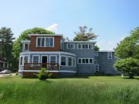 Private, 1st Floor Cottage, 5 Minute Walk to Beach- Perfect for Families!