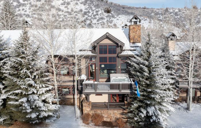 Luxurious Ski-in Ski-out Home in Arrowhead community
