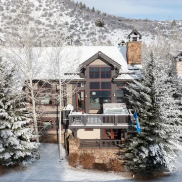 Luxurious Ski-in Ski-out Home in Arrowhead community