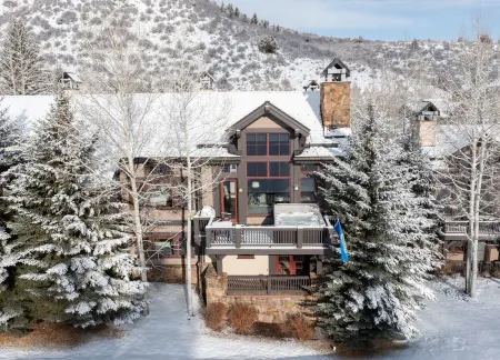 Luxurious Ski-in Ski-out Home in Arrowhead community