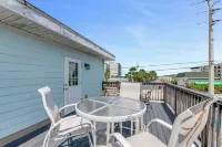 1,500 sq/ft retro style 3 bedroom 2 bath king bed Big Rig parking. Garage!