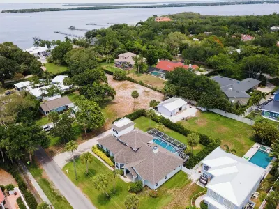 FAll SALE  EXECUTIVE POOL HOME~MINUTES TO BEACHES, MARINA, PRESERVE