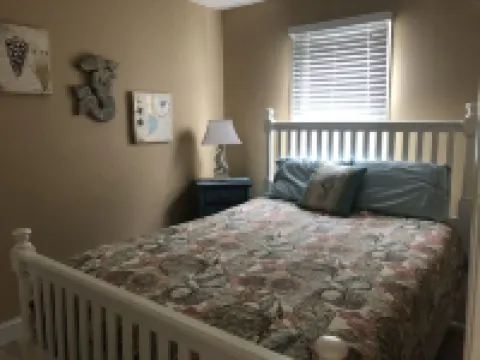 Bay Side Adorable 2 BR 1 Bath cottage