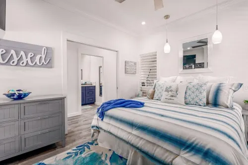 BLUE OCEAN VIEW 172 BRAND NEW LUXURIOUS OCEAN VIEW CONDO W/ A/C TREAT YOURSELF!!