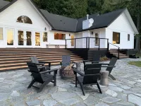 Amazing sunsets!! Water view, hot tub, close to town, fire pit.