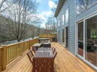 Riverfront Cabin, Hot tub, Fire Pit, Grill, Wi-Fi, Private, Fishing, Swimming Hotels in South Toe