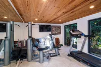 Iconic Ted Williams Estate. Bayfront, Heated Infinity Pool & Hot Tub, Dockage. - Gym